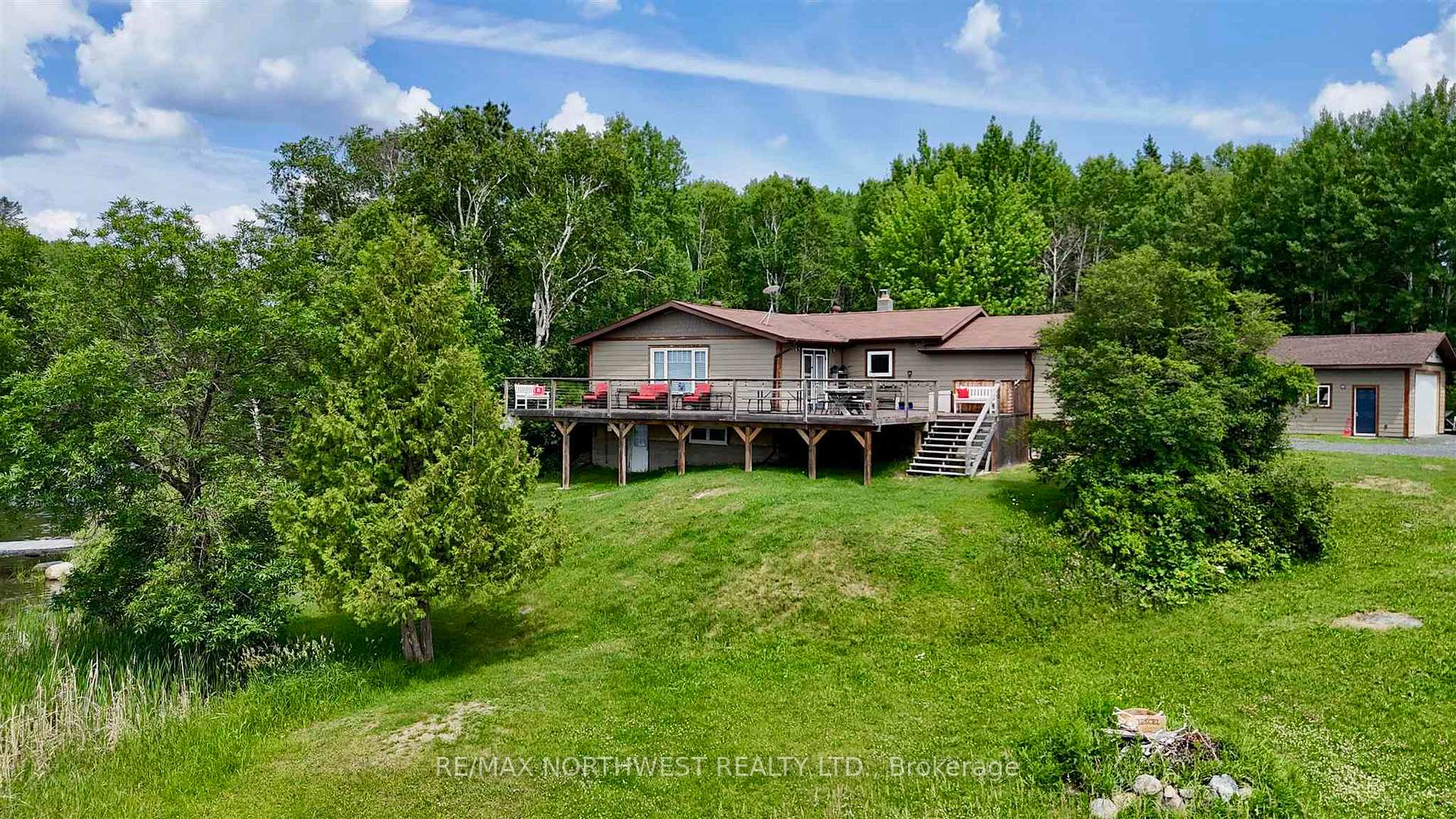 Photo 3 of 618 Essex Road, Kenora, Kenora Northeast — HOMEH