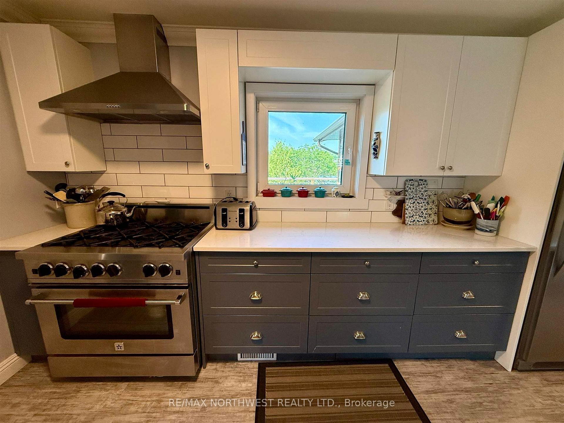 Photo 5 of 618 Essex Road, Kenora, Kenora Northeast — HOMEH