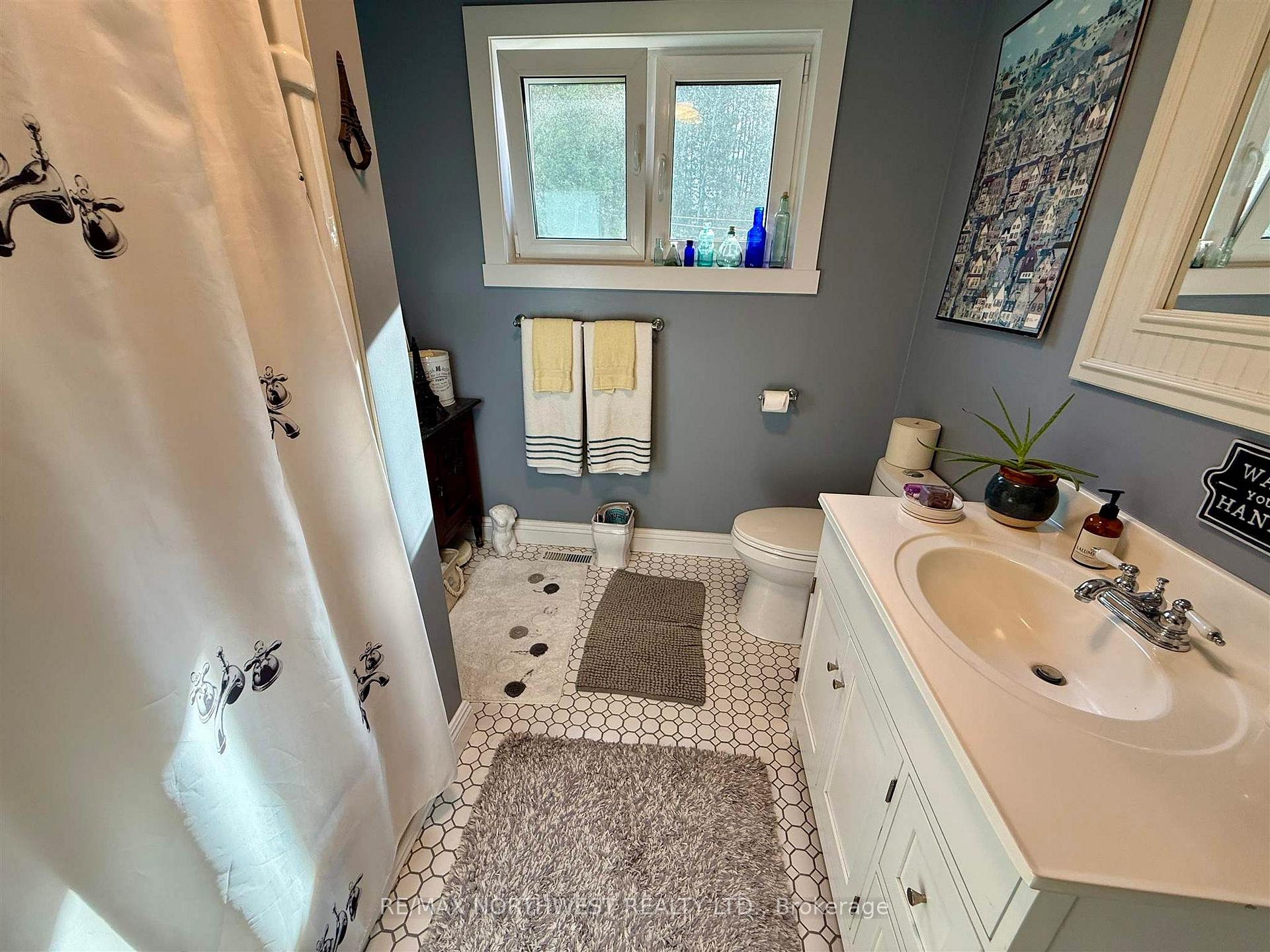 Photo 16 of 618 Essex Road, Kenora, Kenora Northeast — HOMEH