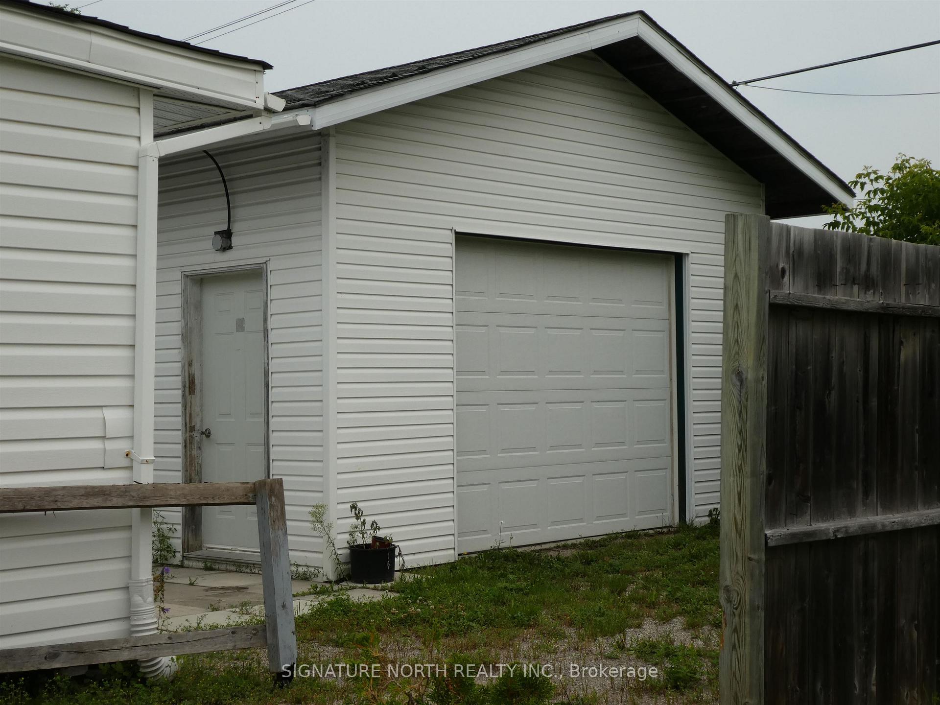 Photo 2 of 25 Adjala Ave, Manitouwadge — HOMEH