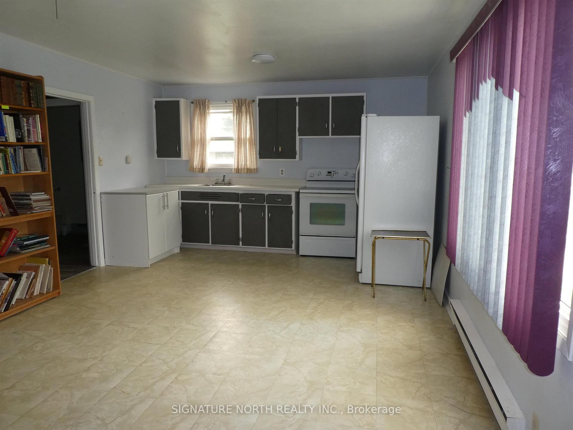 Photo 3 of 25 Adjala Ave, Manitouwadge — HOMEH