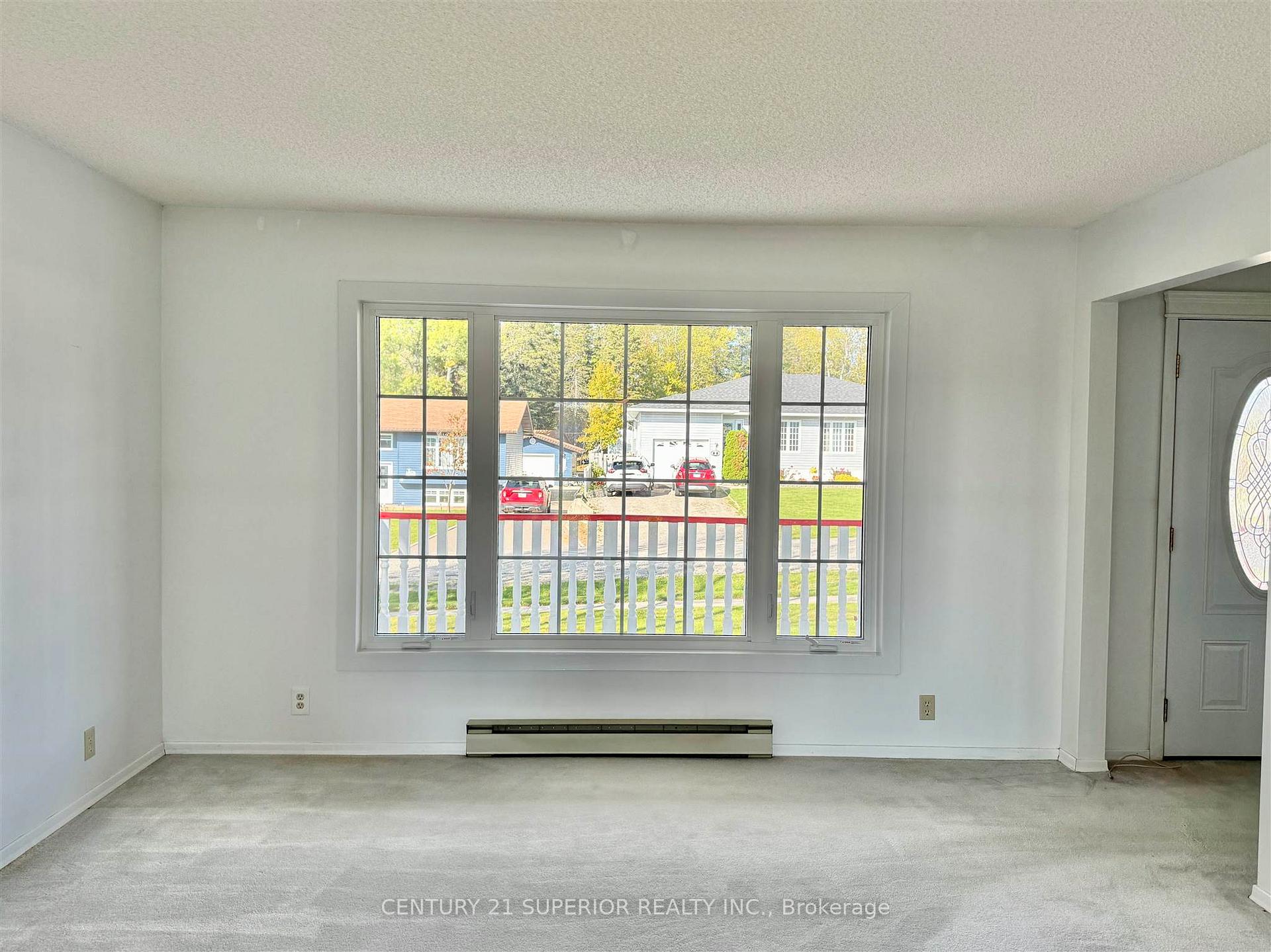 Photo 4 of 34 Laverendrye Cres, Marathon — HOMEH