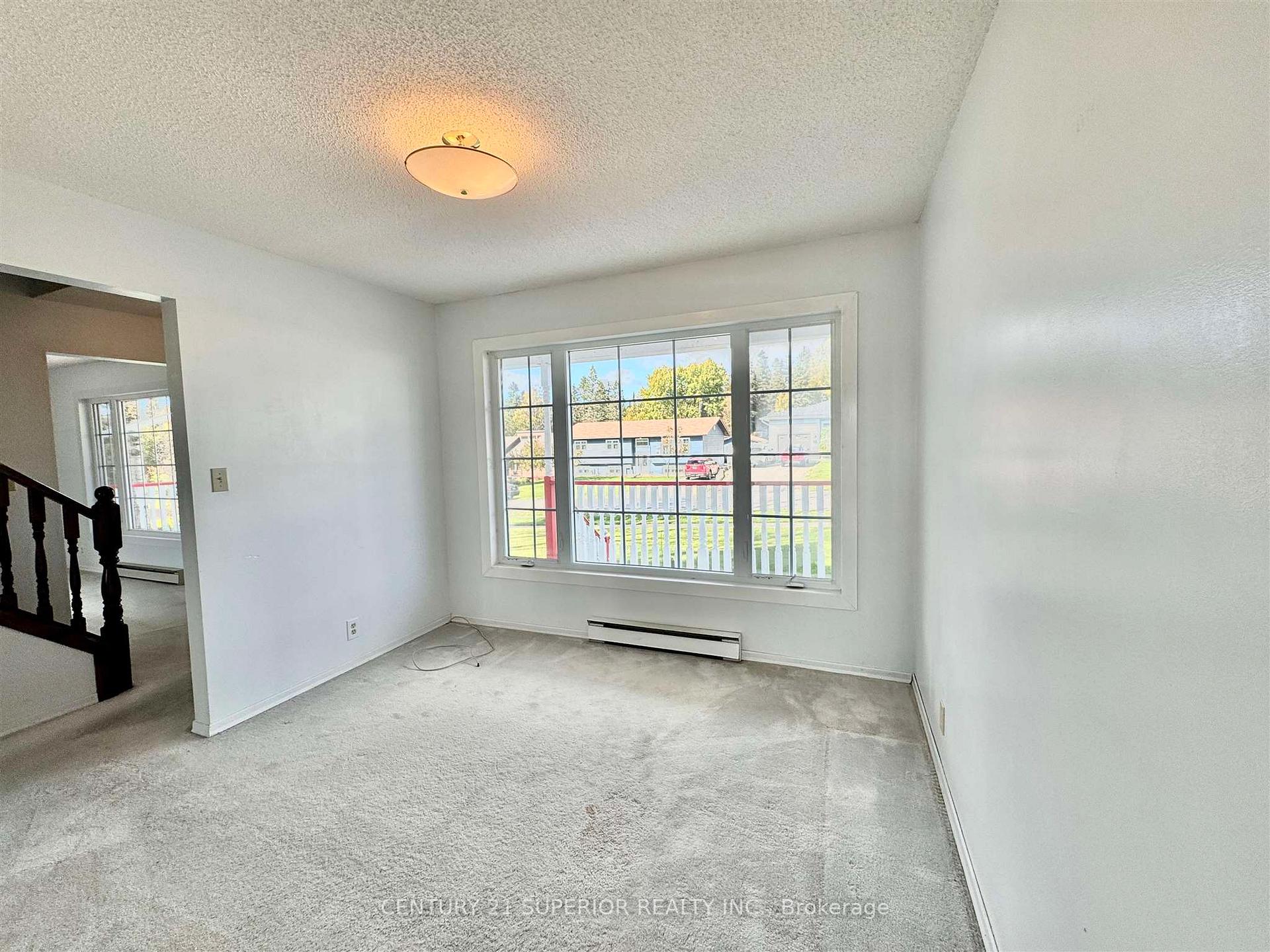 Photo 5 of 34 Laverendrye Cres, Marathon — HOMEH