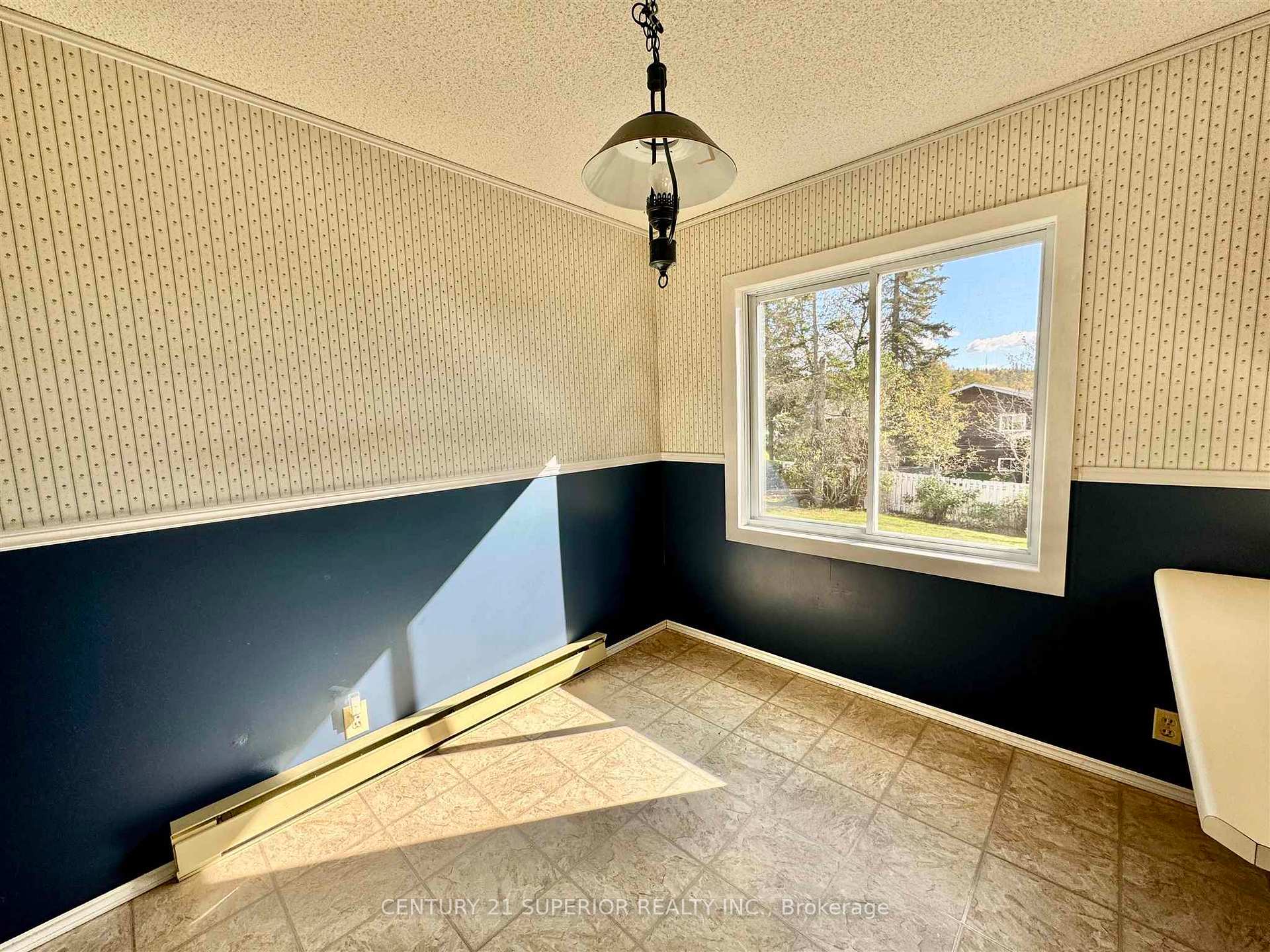 Photo 12 of 34 Laverendrye Cres, Marathon — HOMEH