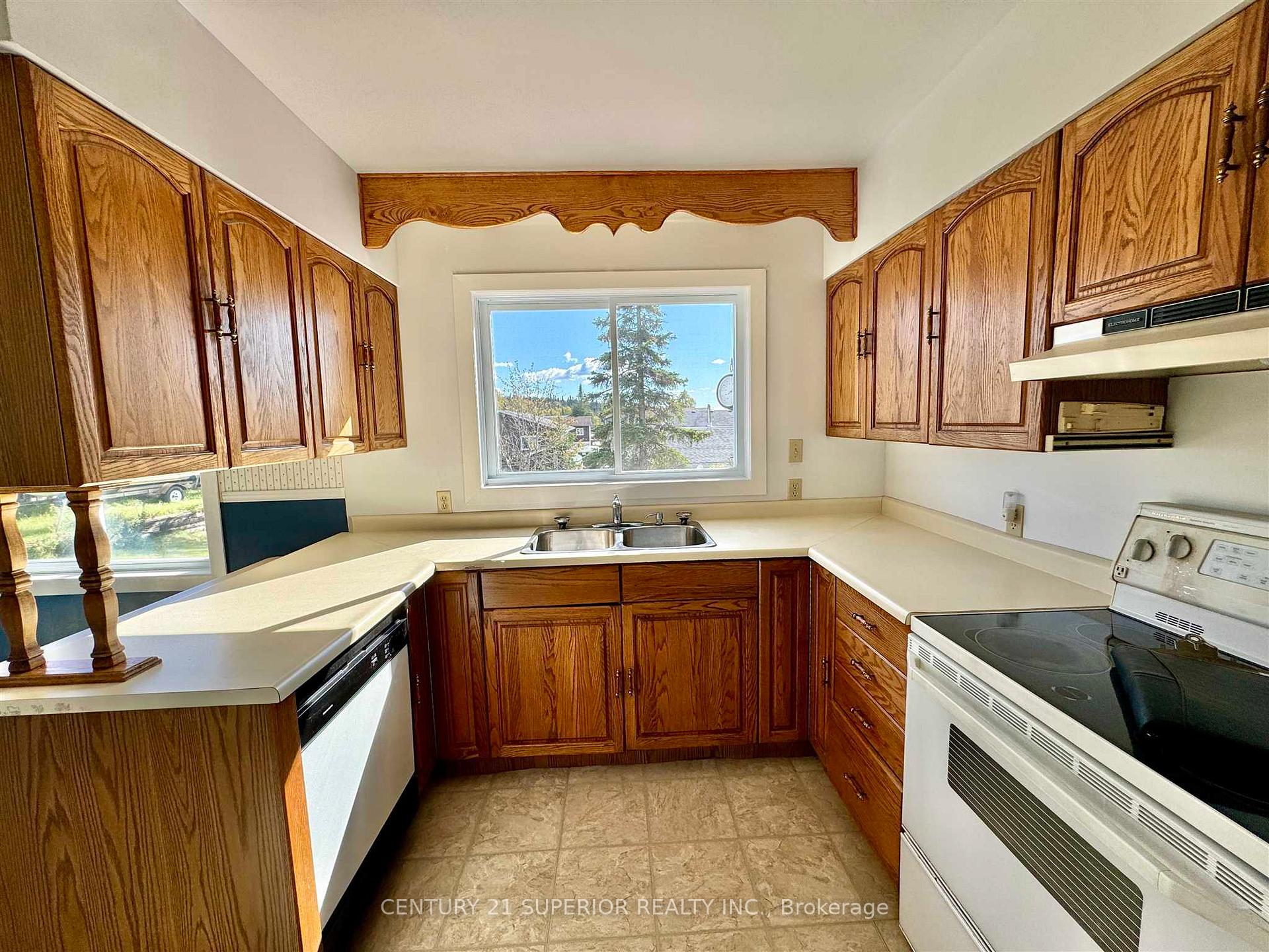 Photo 14 of 34 Laverendrye Cres, Marathon — HOMEH