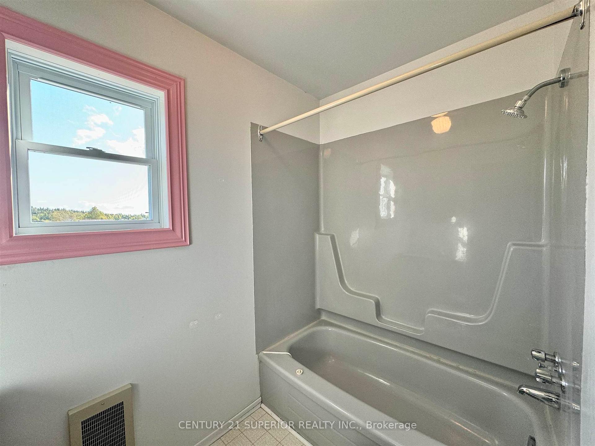 Photo 25 of 34 Laverendrye Cres, Marathon — HOMEH