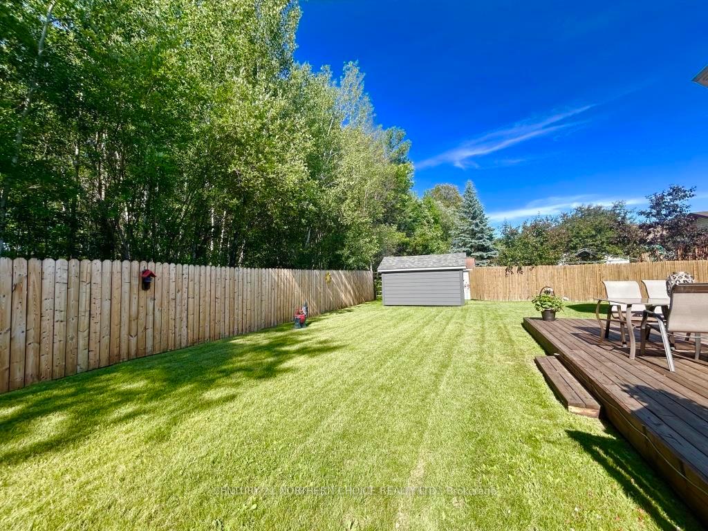 Photo 4 of 1712 Lyndy PL N, Fort Frances — HOMEH
