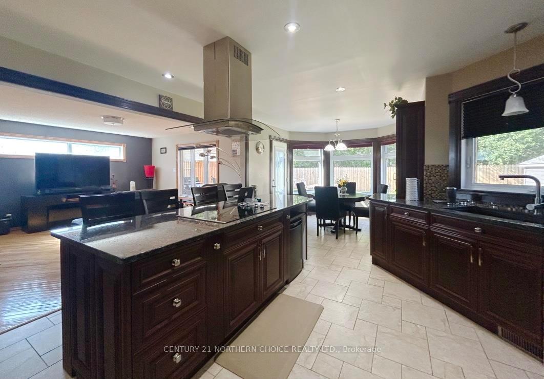 Photo 8 of 1712 Lyndy PL N, Fort Frances — HOMEH
