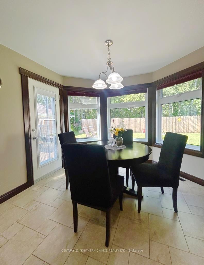 Photo 9 of 1712 Lyndy PL N, Fort Frances — HOMEH