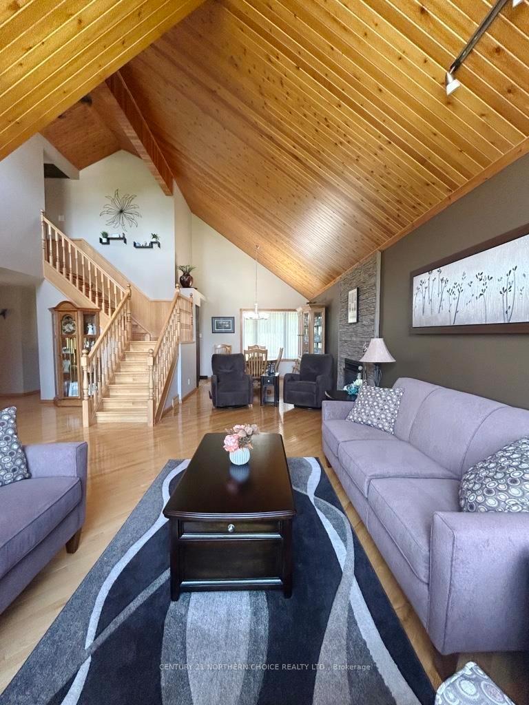Photo 14 of 1712 Lyndy PL N, Fort Frances — HOMEH