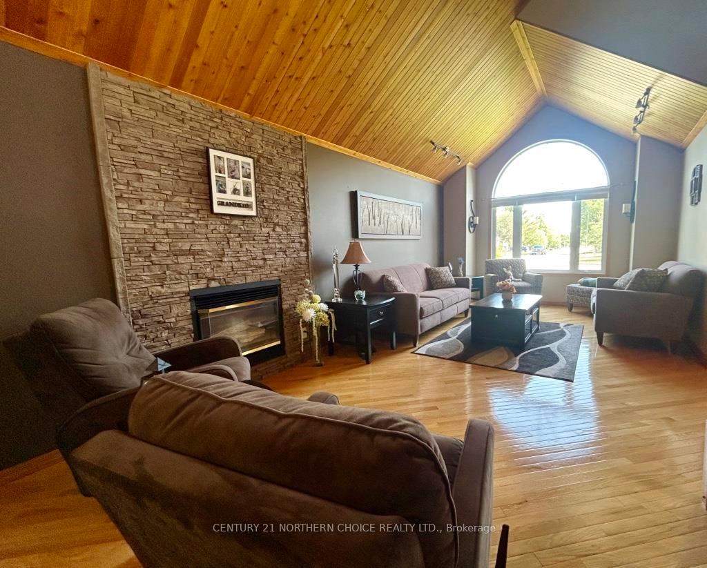 Photo 15 of 1712 Lyndy PL N, Fort Frances — HOMEH