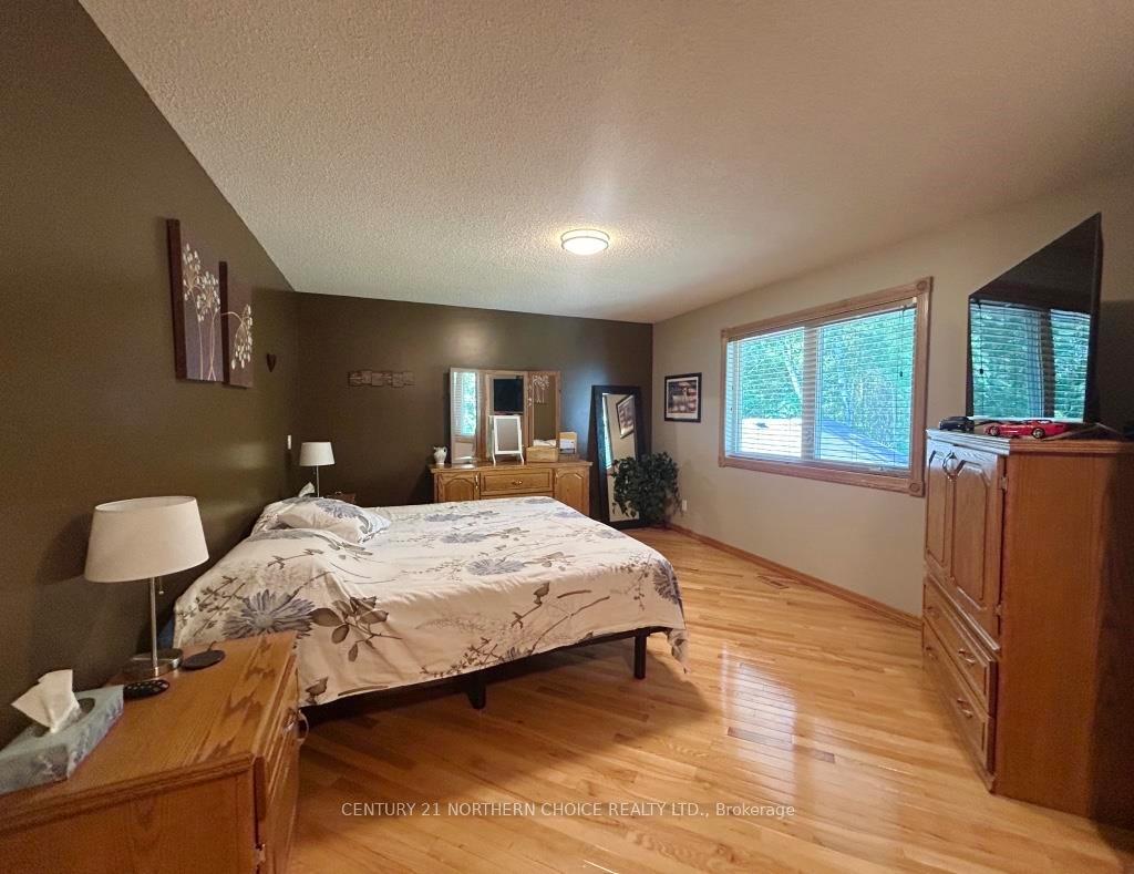 Photo 21 of 1712 Lyndy PL N, Fort Frances — HOMEH