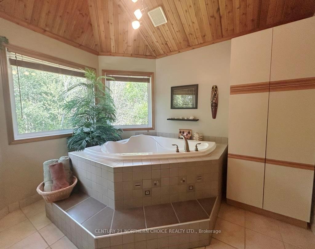 Photo 25 of 1712 Lyndy PL N, Fort Frances — HOMEH