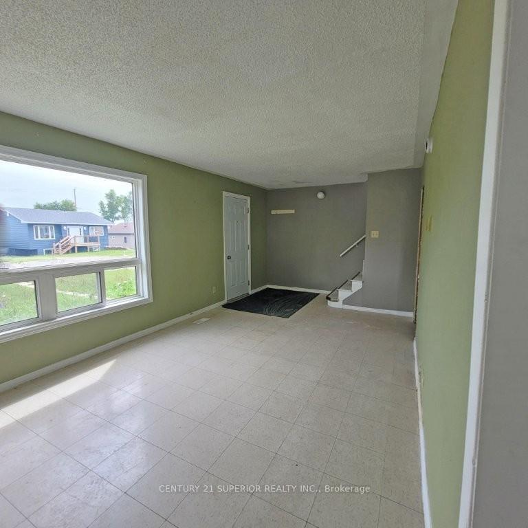 Photo 8 of 2 Howe Street, Marathon — HOMEH
