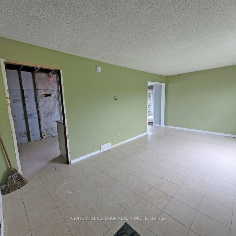 Photo 9 of 2 Howe Street, Marathon — HOMEH