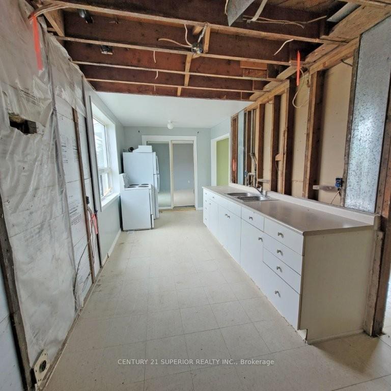 Photo 10 of 2 Howe Street, Marathon — HOMEH