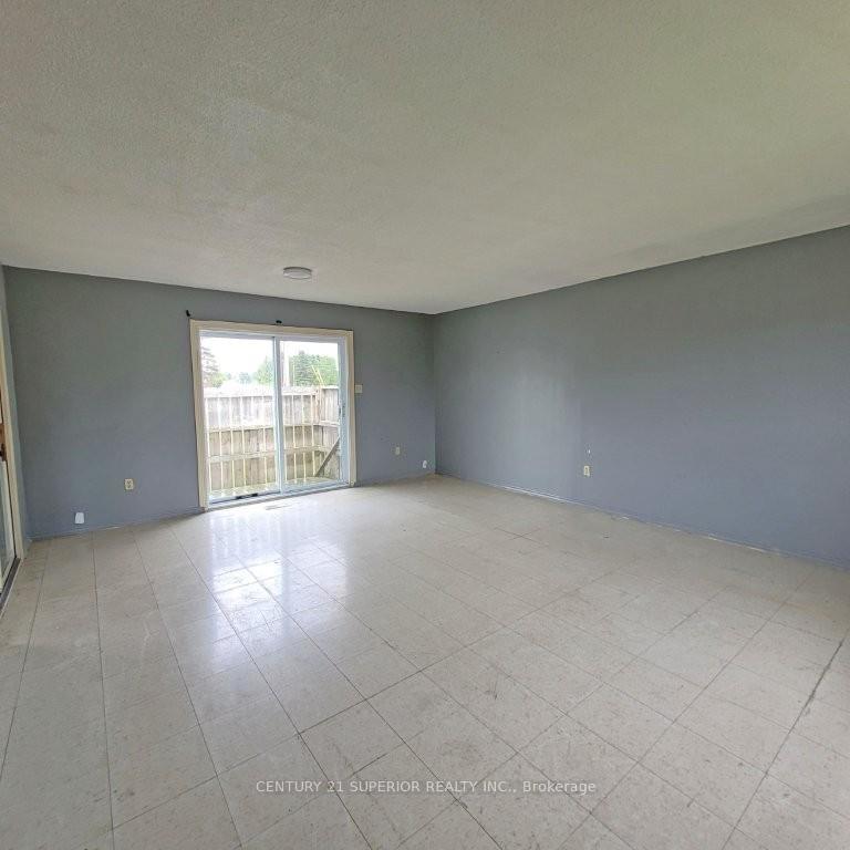 Photo 12 of 2 Howe Street, Marathon — HOMEH