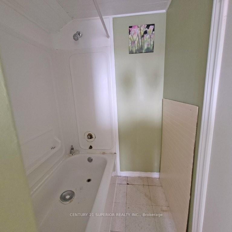 Photo 18 of 2 Howe Street, Marathon — HOMEH