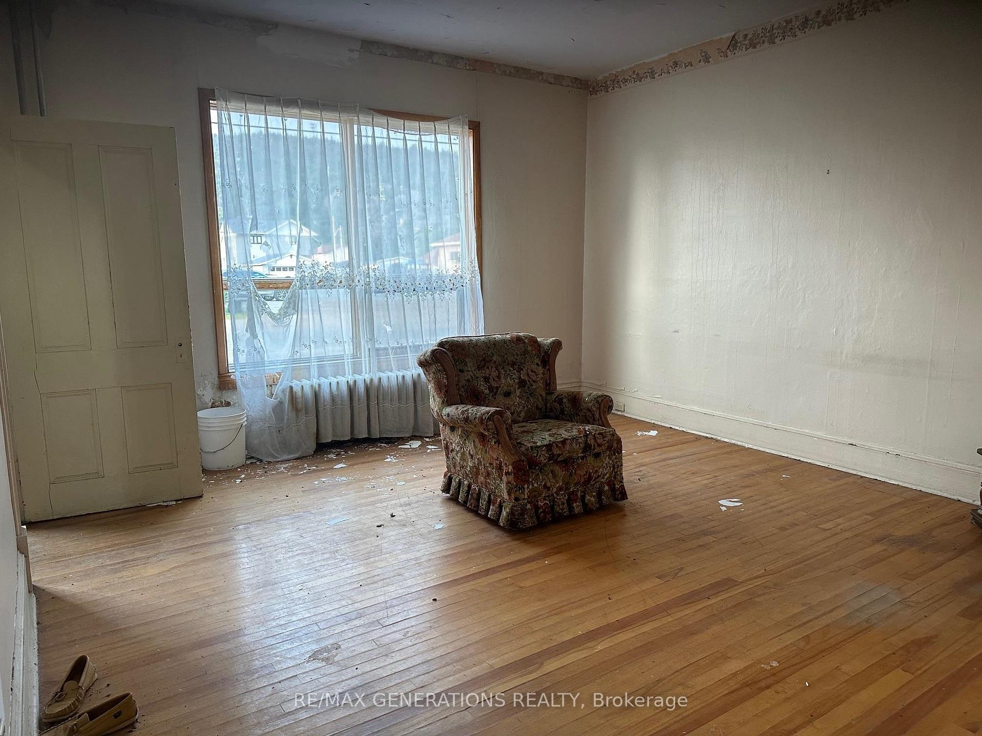 Photo 6 of 216 Manitoba Street, Schreiber — HOMEH