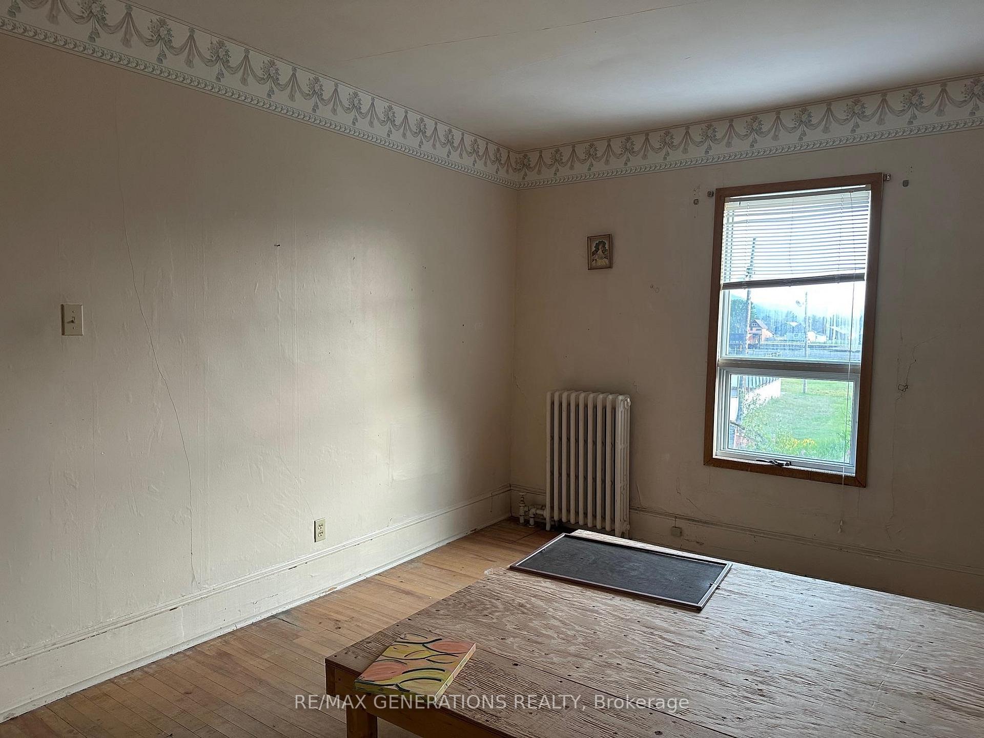 Photo 10 of 216 Manitoba Street, Schreiber — HOMEH