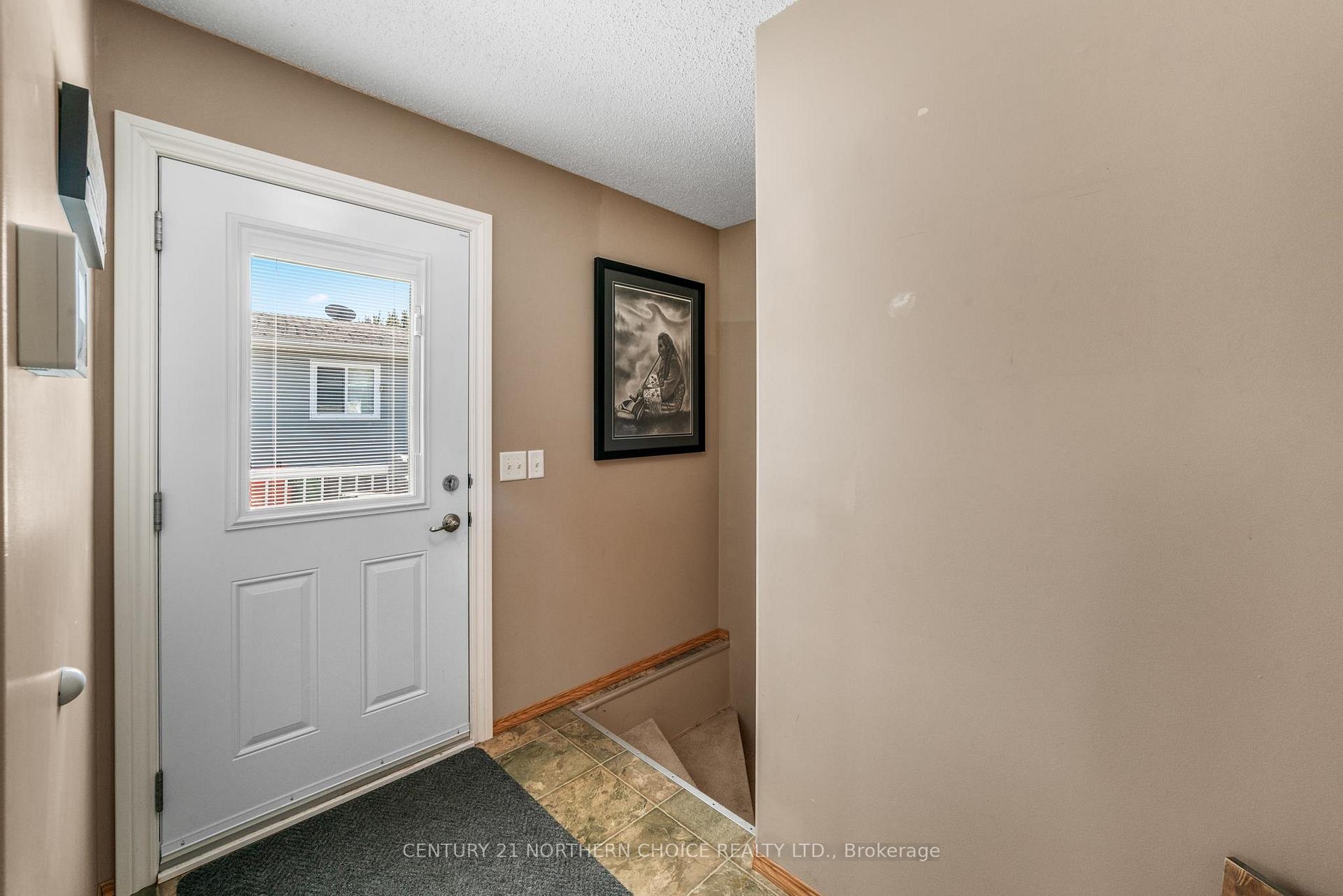Photo 3 of 6 Sunset Place, Kenora, Evergreen — HOMEH