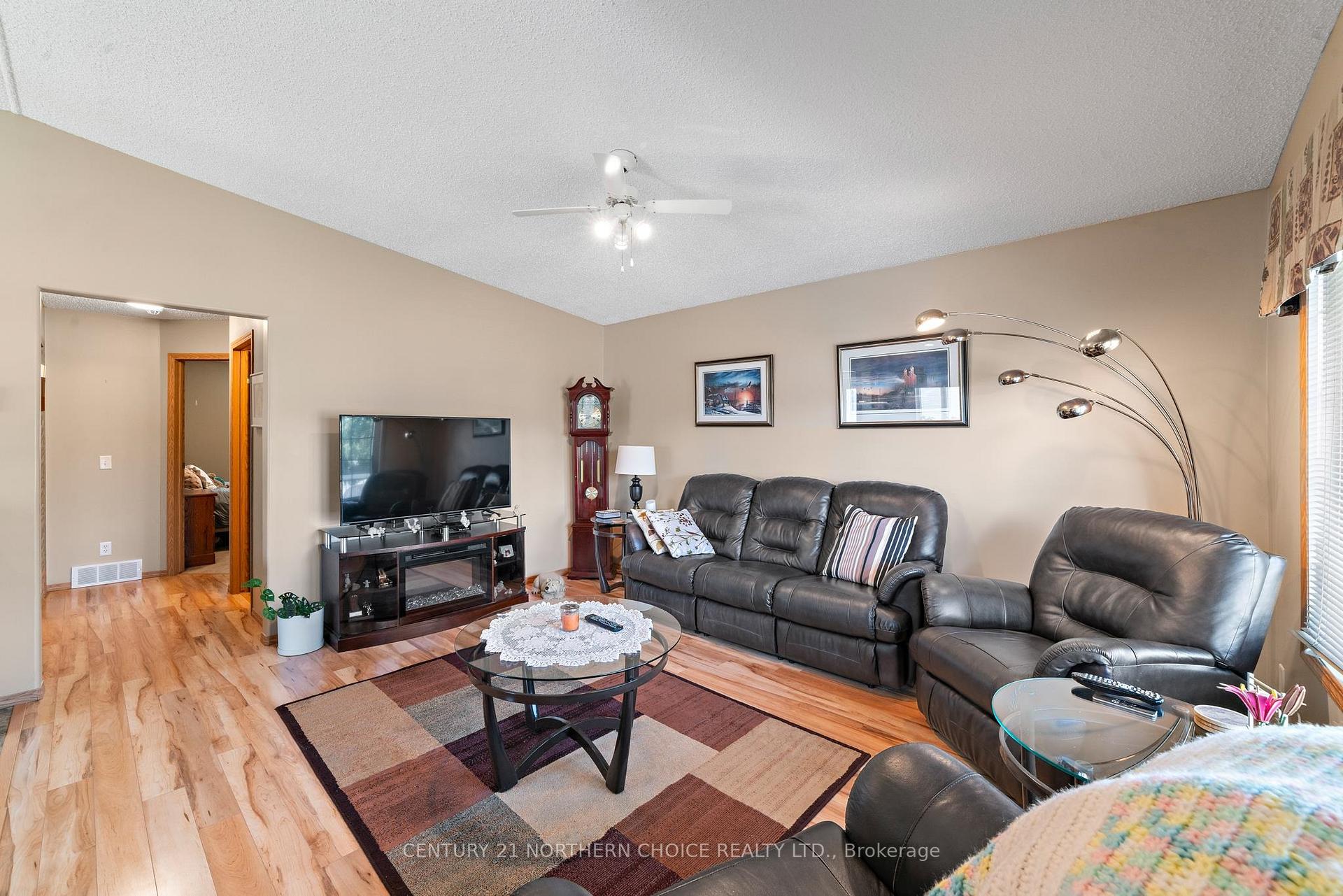 Photo 4 of 6 Sunset Place, Kenora, Evergreen — HOMEH