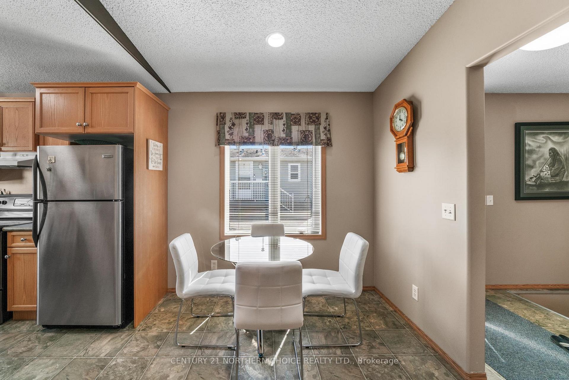 Photo 8 of 6 Sunset Place, Kenora, Evergreen — HOMEH