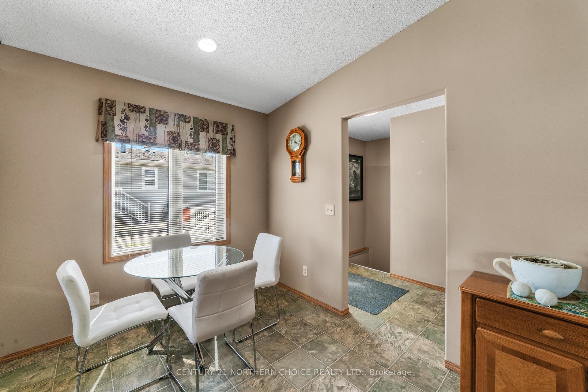 Photo 14 of 6 Sunset Place, Kenora, Evergreen — HOMEH