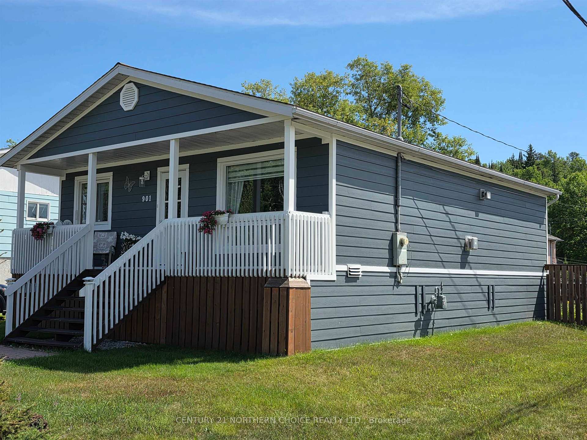 Photo 2 of 901 Valley Drive, Kenora, Evergreen — HOMEH