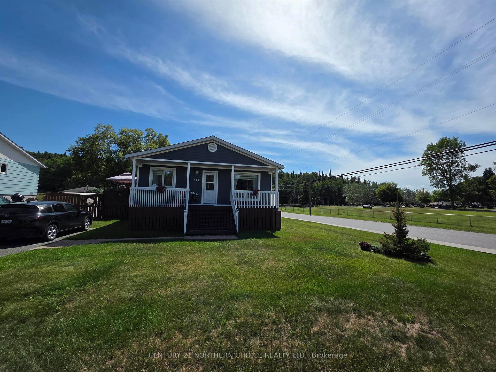 Photo 3 of 901 Valley Drive, Kenora, Evergreen — HOMEH