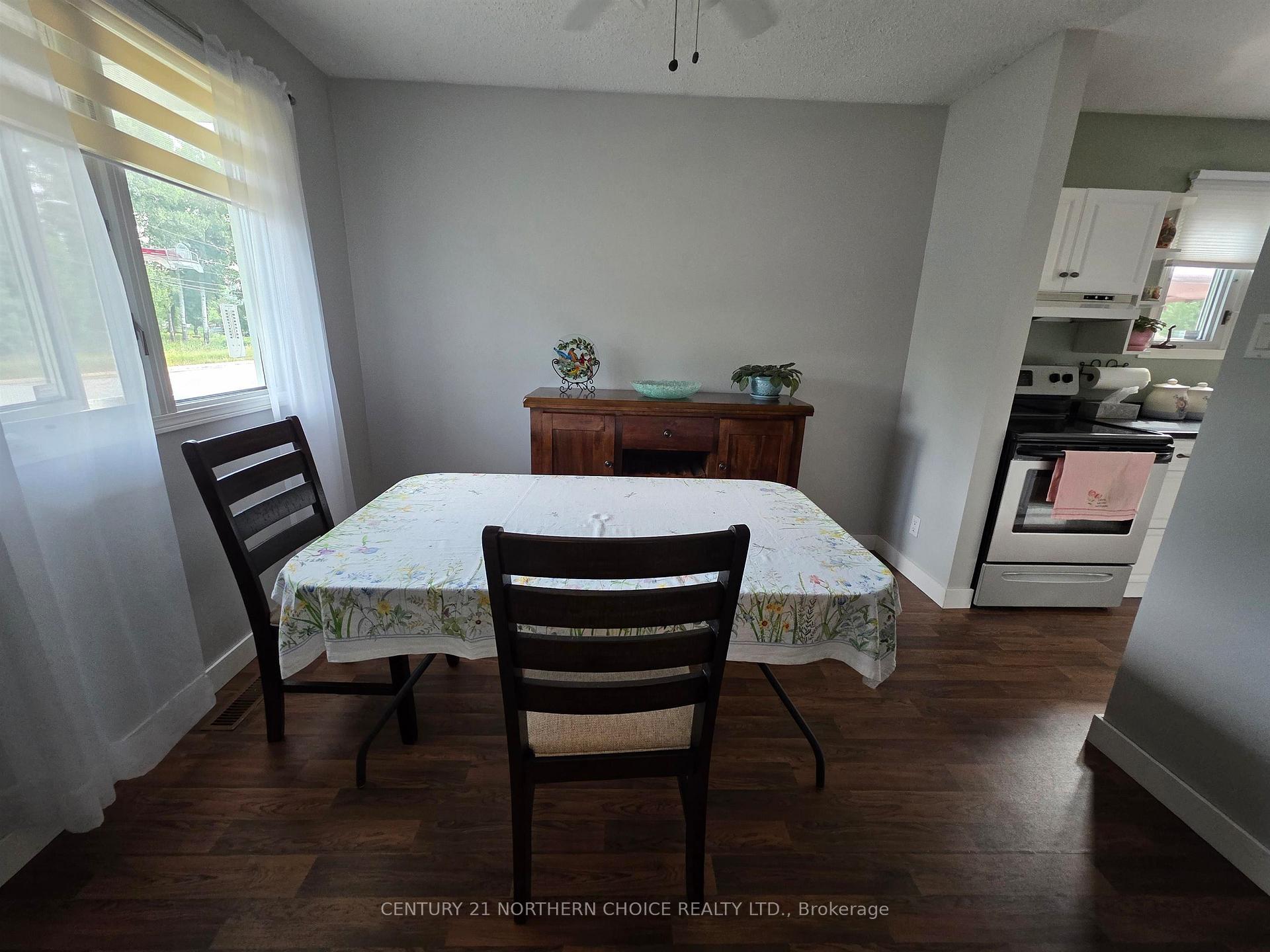 Photo 9 of 901 Valley Drive, Kenora, Evergreen — HOMEH