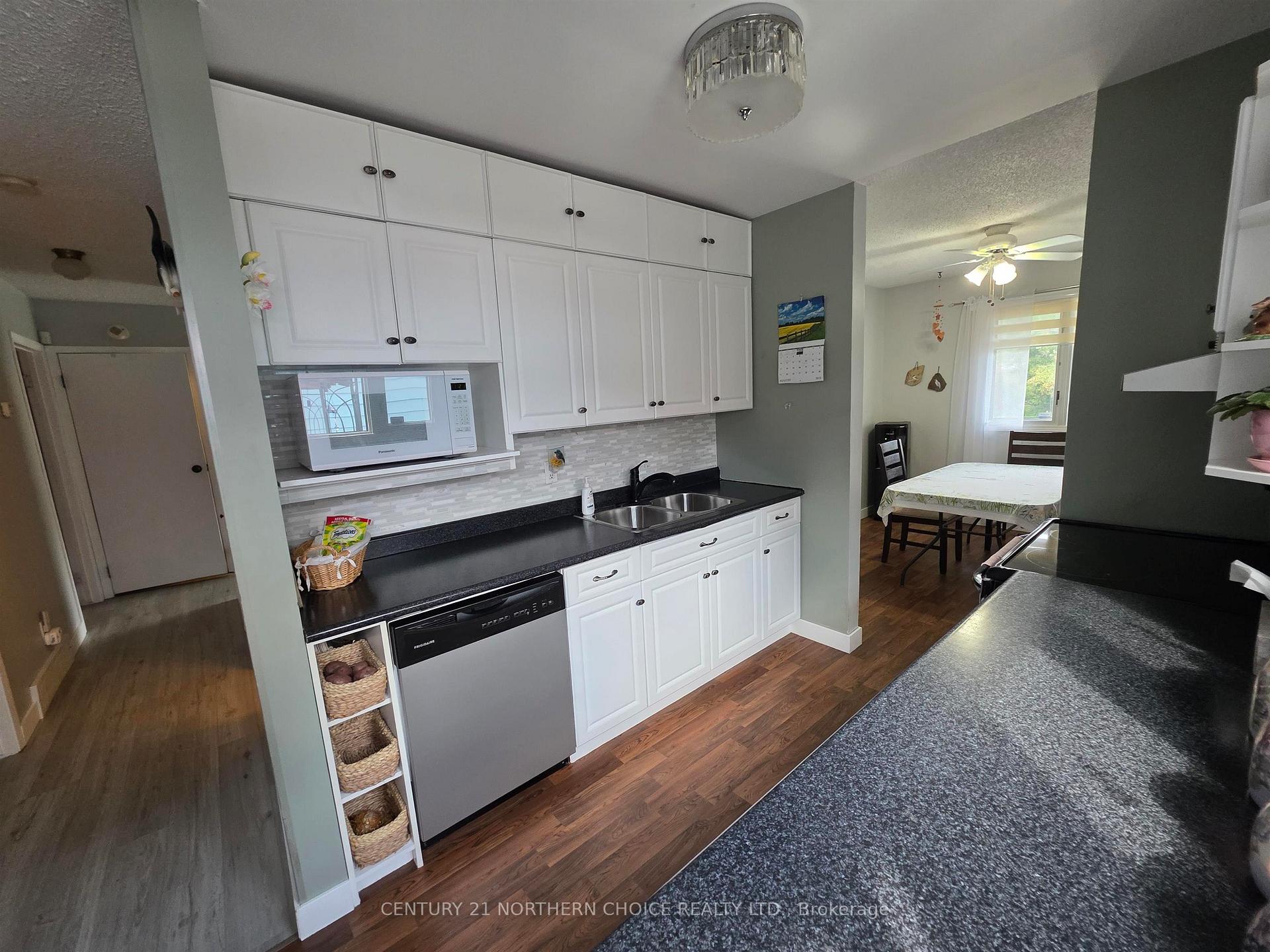 Photo 11 of 901 Valley Drive, Kenora, Evergreen — HOMEH