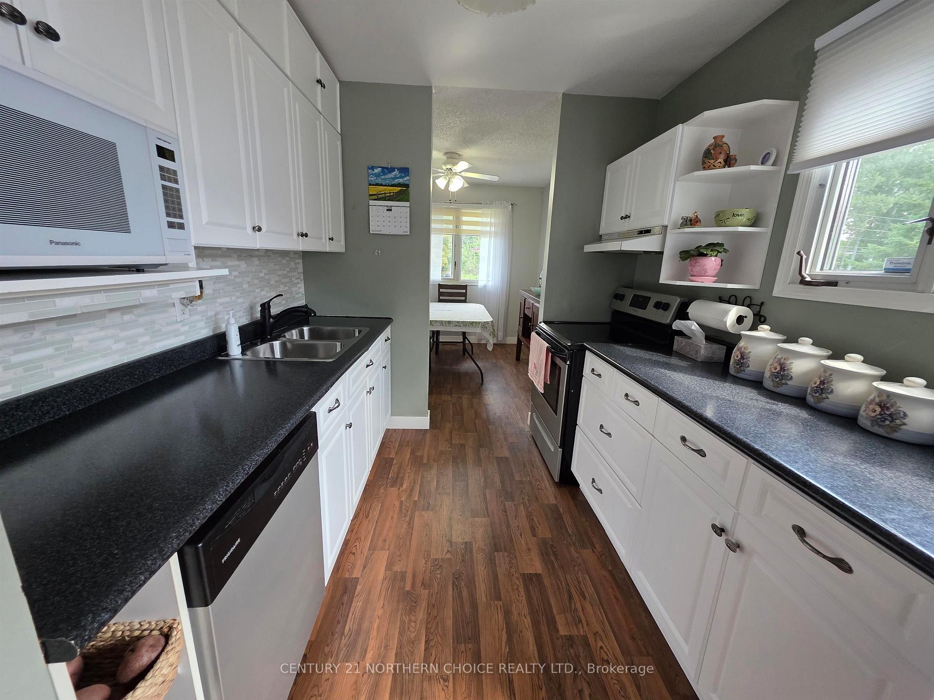 Photo 12 of 901 Valley Drive, Kenora, Evergreen — HOMEH