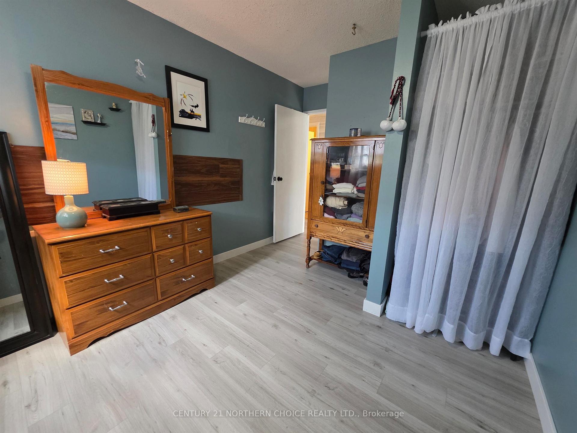 Photo 14 of 901 Valley Drive, Kenora, Evergreen — HOMEH