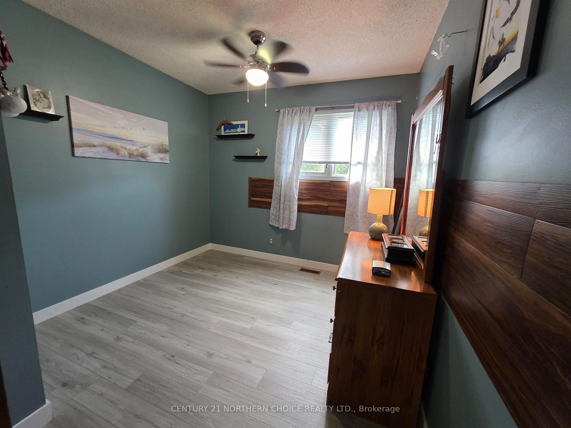 Photo 15 of 901 Valley Drive, Kenora, Evergreen — HOMEH