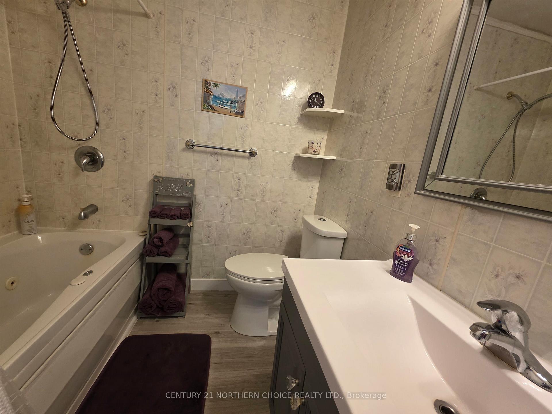 Photo 19 of 901 Valley Drive, Kenora, Evergreen — HOMEH