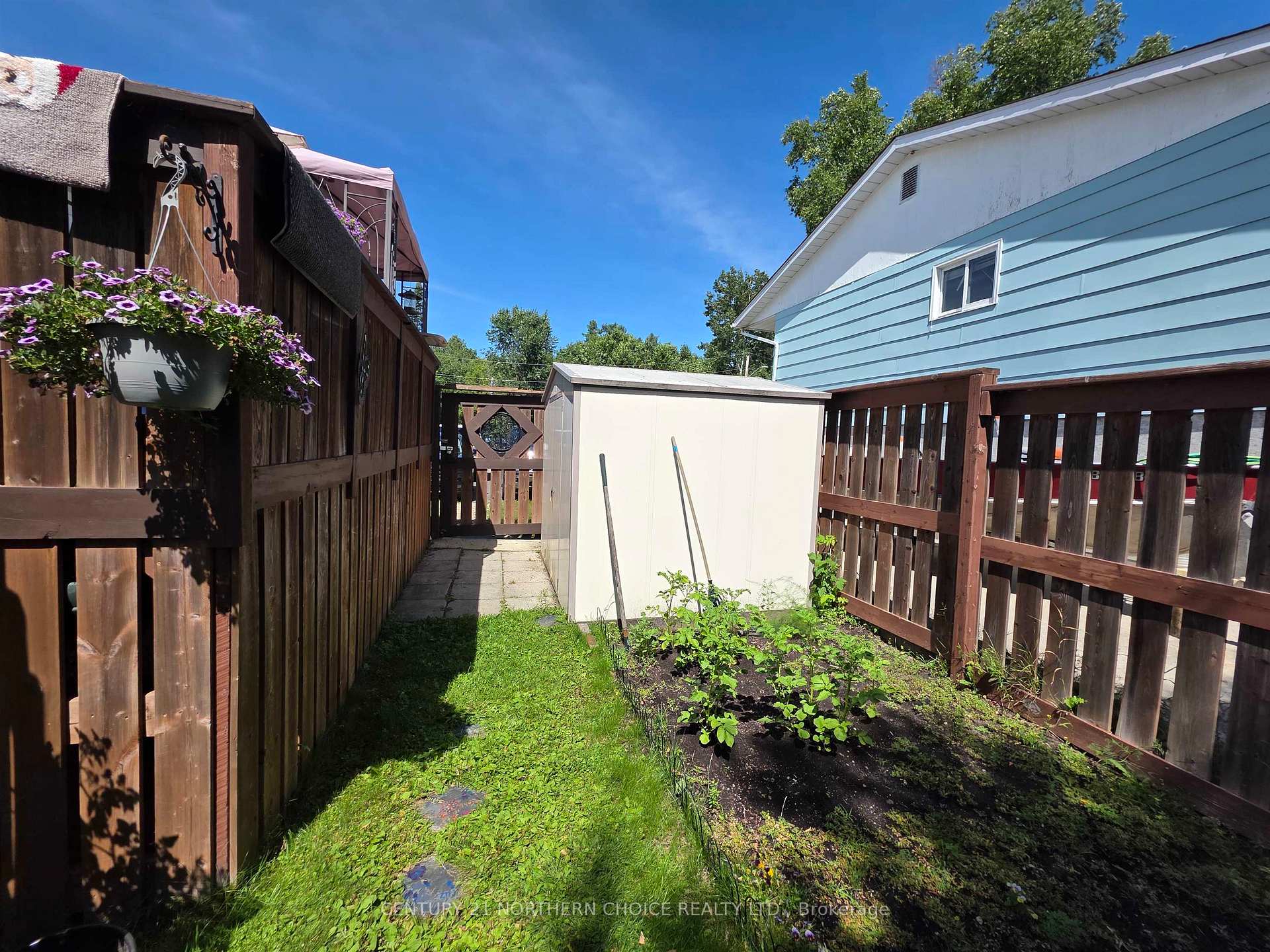 Photo 26 of 901 Valley Drive, Kenora, Evergreen — HOMEH