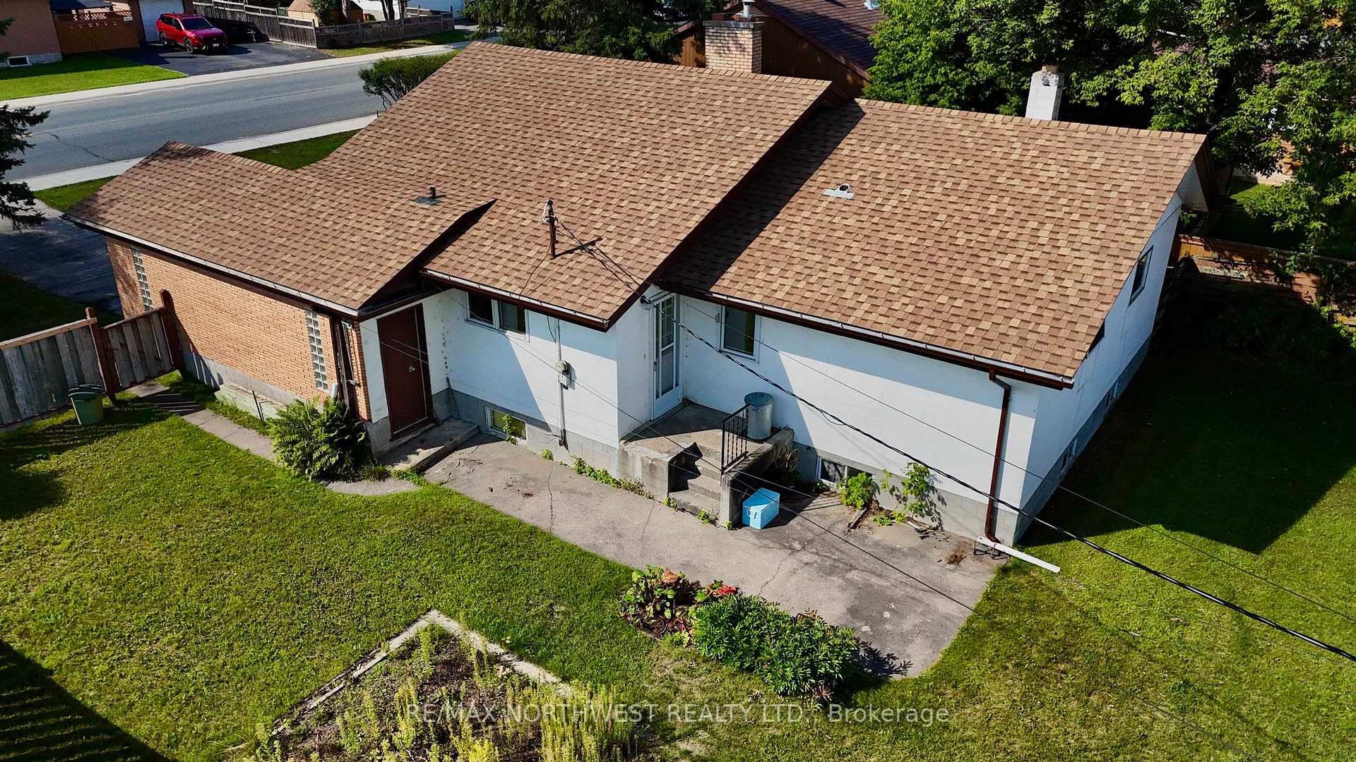 Photo 4 of 1292 Valley Drive, Kenora, Pinecrest — HOMEH