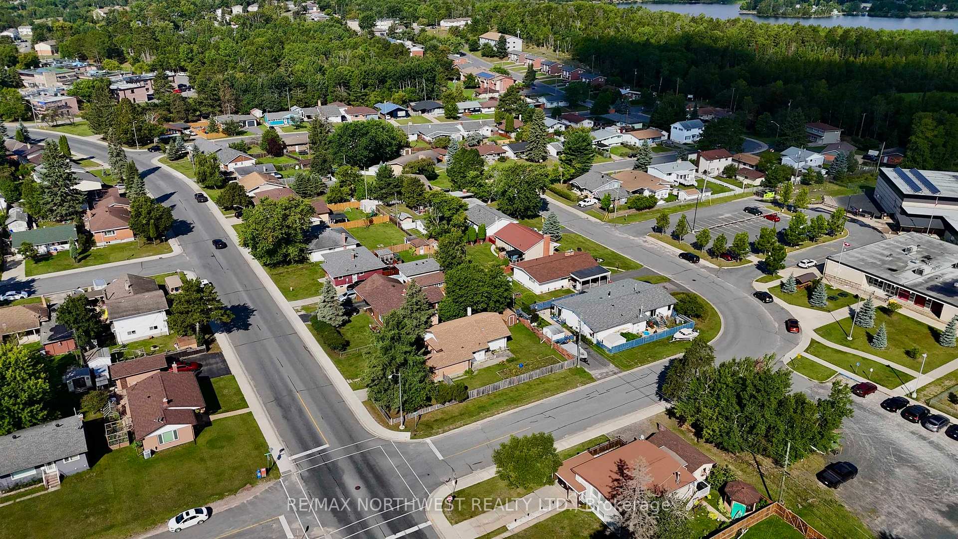 Photo 6 of 1292 Valley Drive, Kenora, Pinecrest — HOMEH