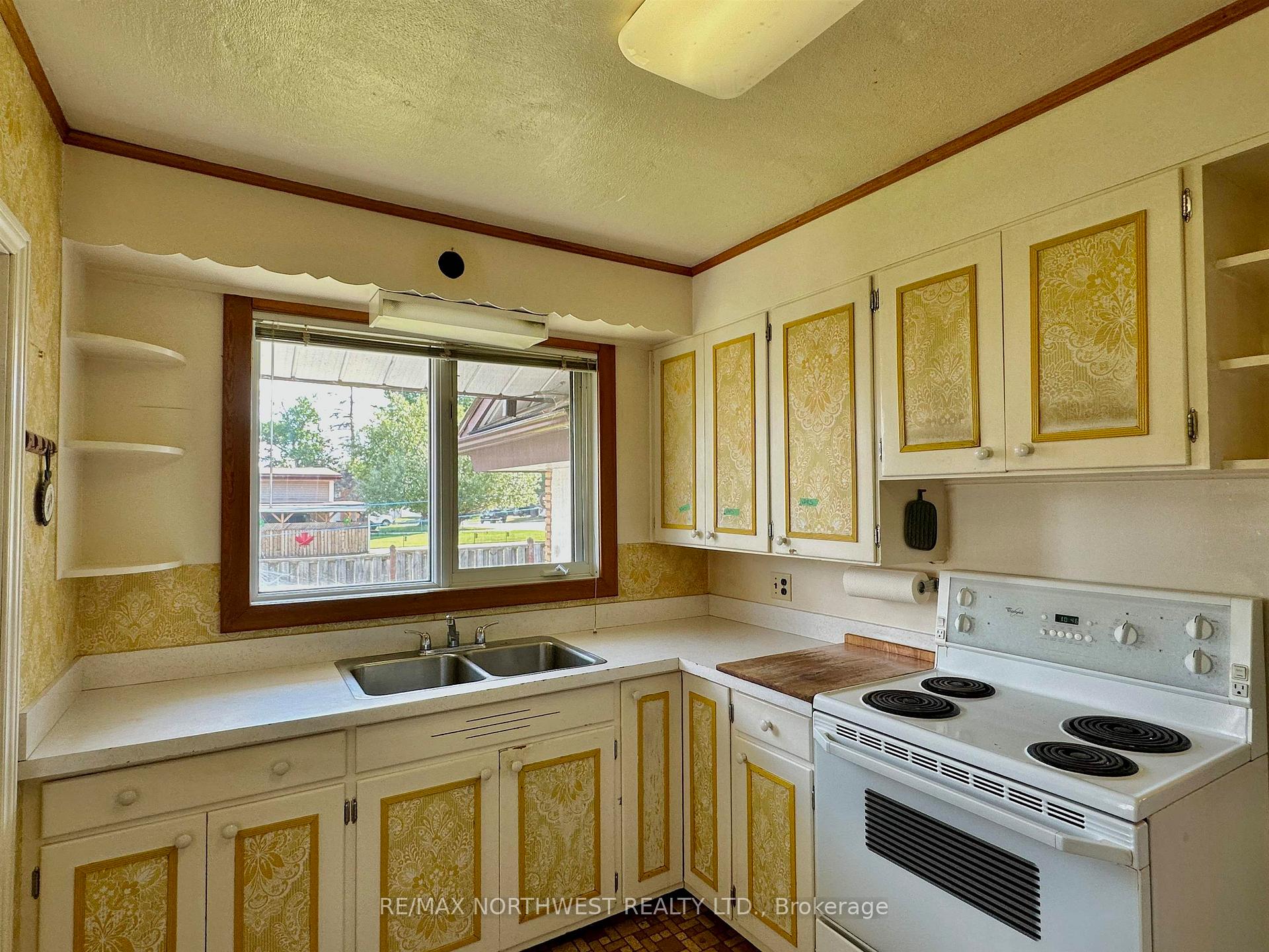Photo 13 of 1292 Valley Drive, Kenora, Pinecrest — HOMEH