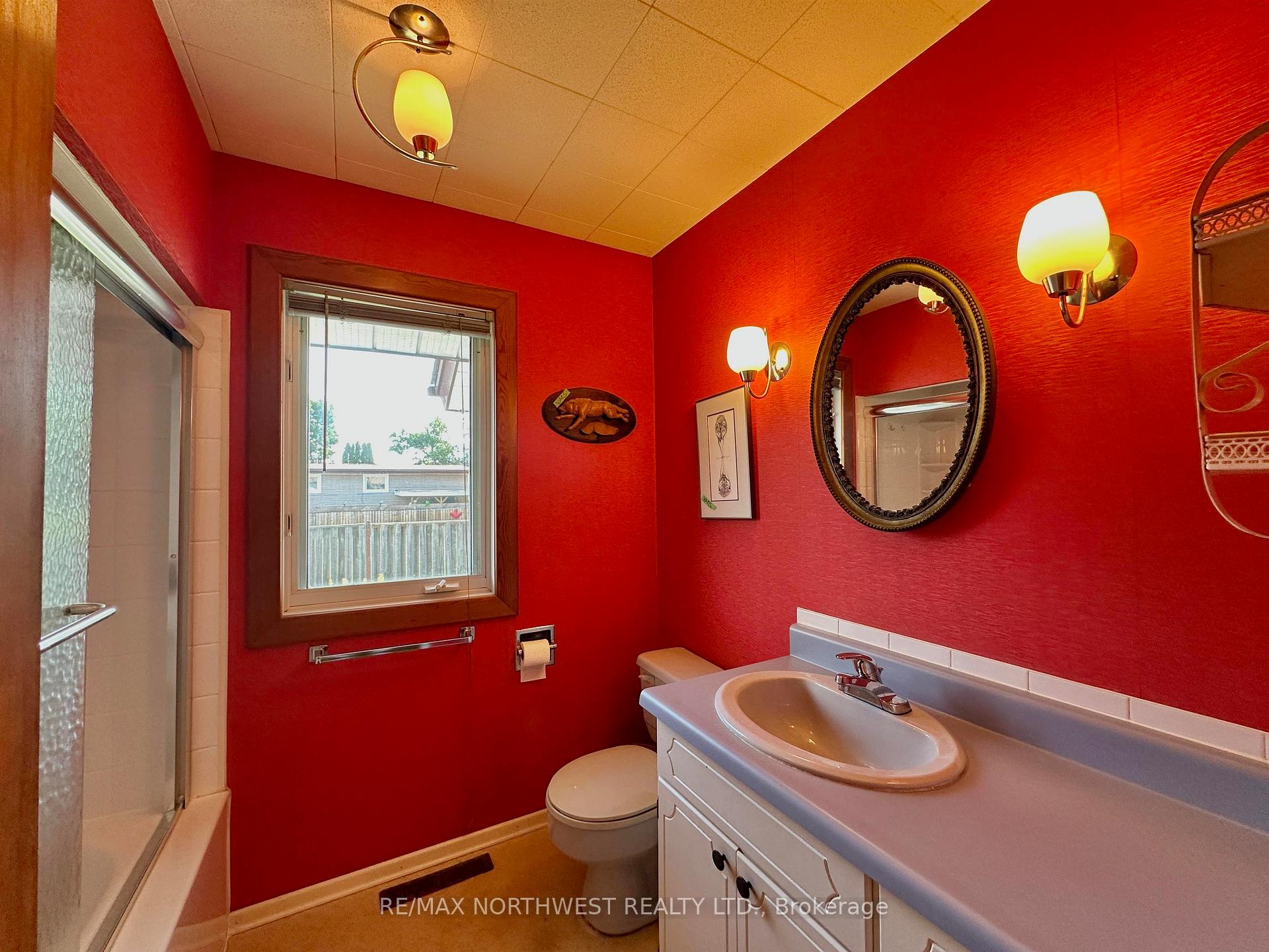 Photo 18 of 1292 Valley Drive, Kenora, Pinecrest — HOMEH