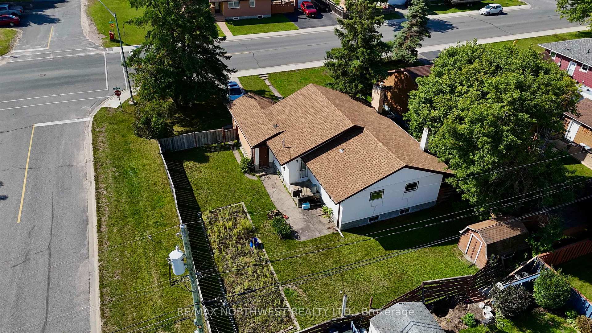 Photo 32 of 1292 Valley Drive, Kenora, Pinecrest — HOMEH