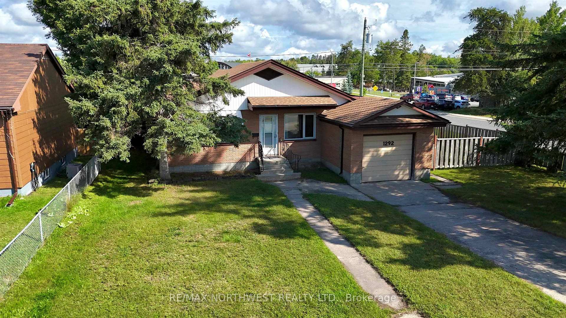 Photo 33 of 1292 Valley Drive, Kenora, Pinecrest — HOMEH