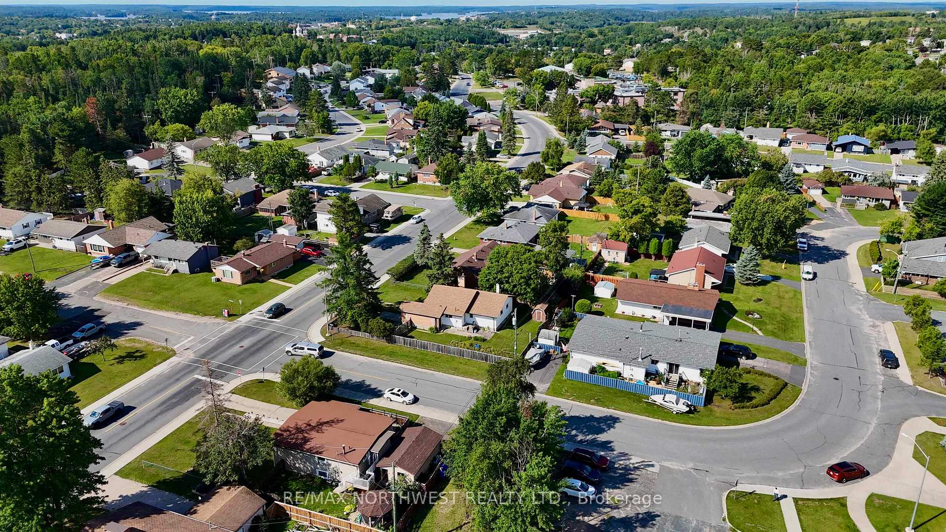 Photo 35 of 1292 Valley Drive, Kenora, Pinecrest — HOMEH