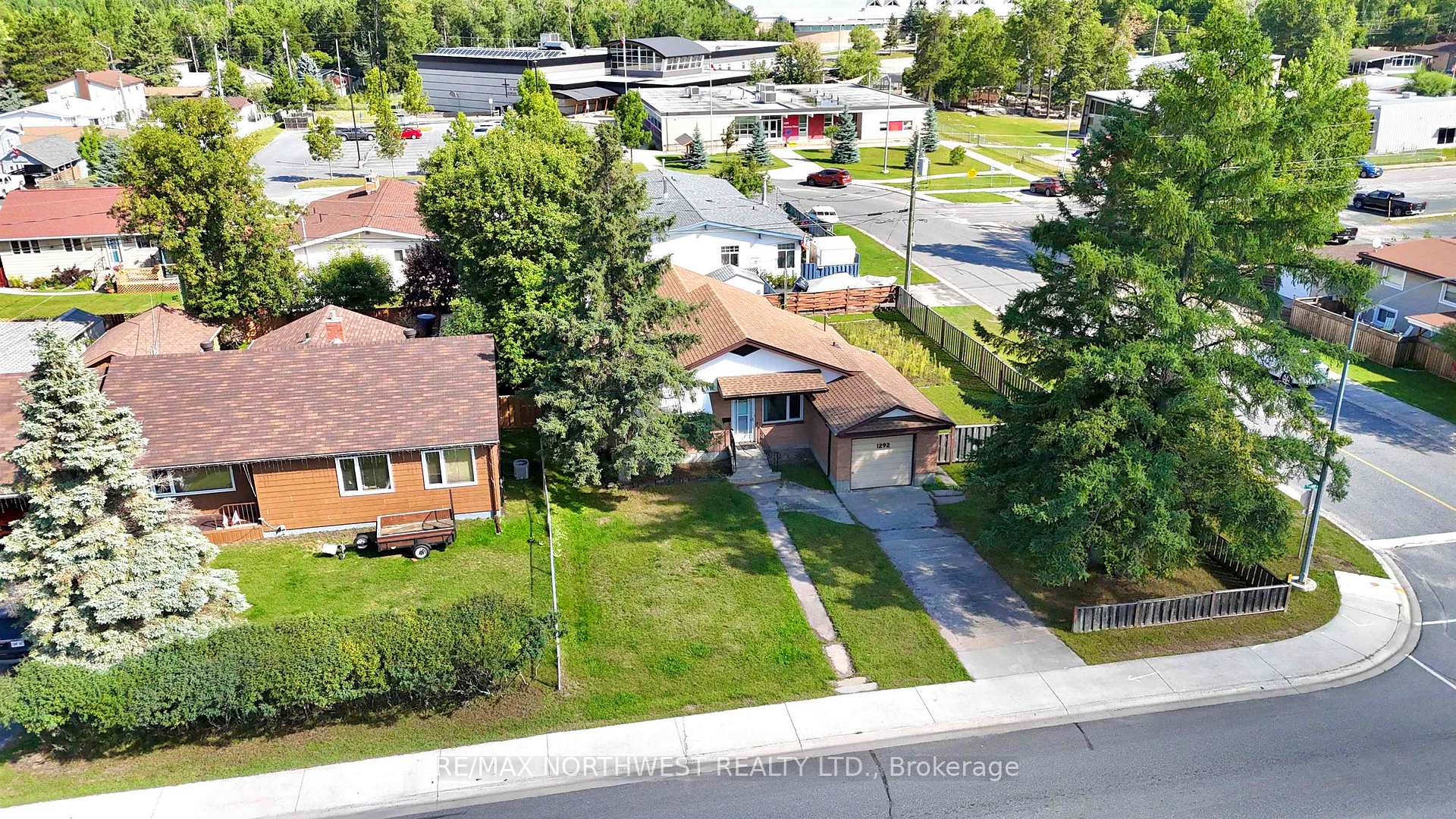 Photo 36 of 1292 Valley Drive, Kenora, Pinecrest — HOMEH