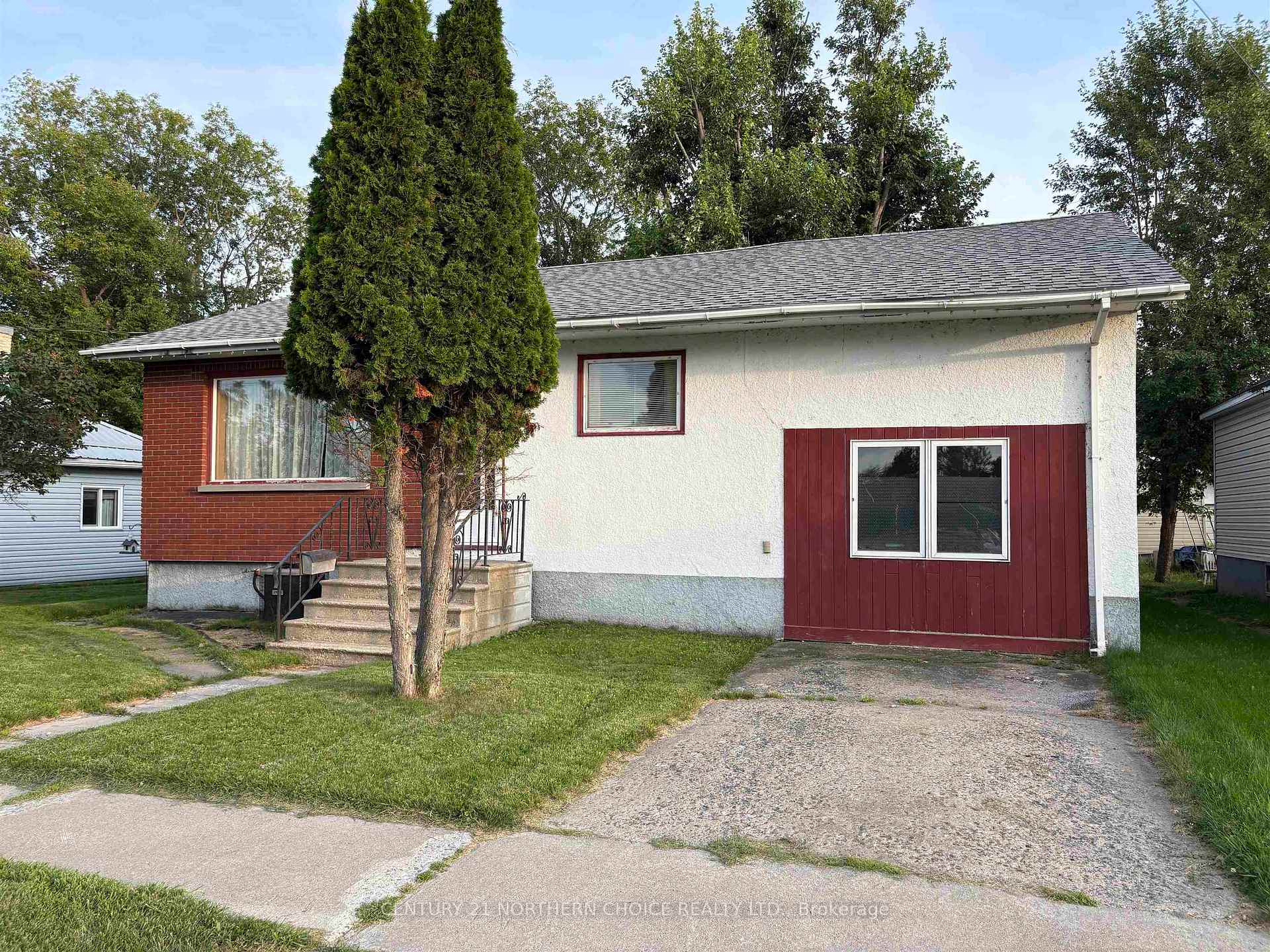 Photo 2 of 431 Fourth Street W, Fort Frances — HOMEH