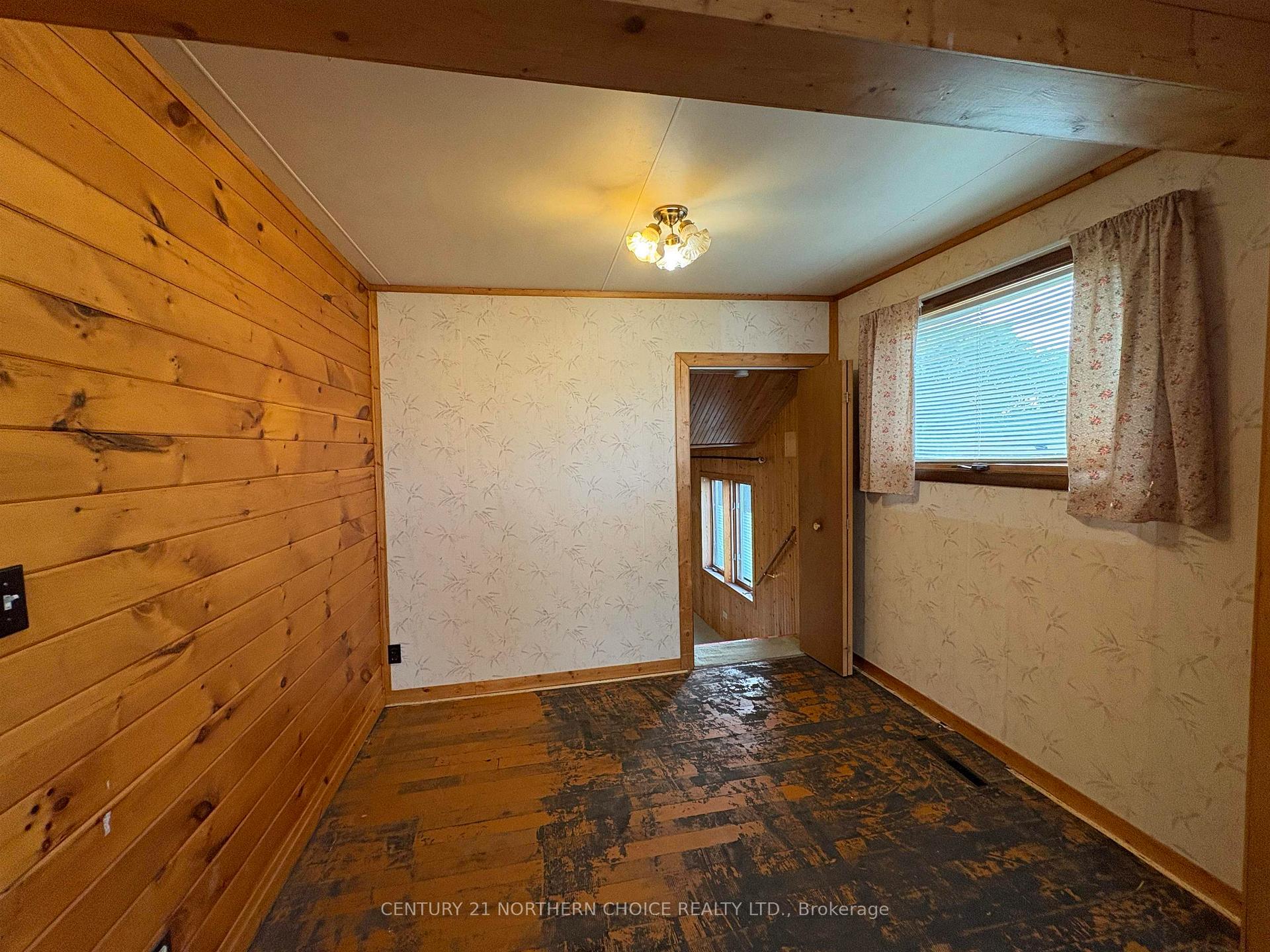 Photo 8 of 431 Fourth Street W, Fort Frances — HOMEH