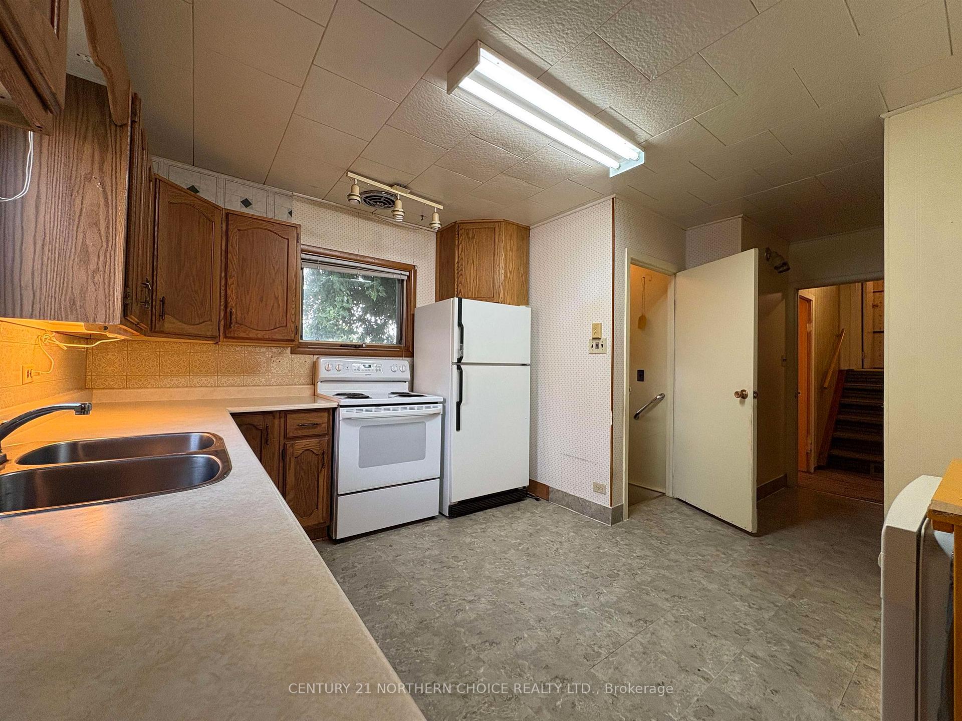 Photo 10 of 431 Fourth Street W, Fort Frances — HOMEH