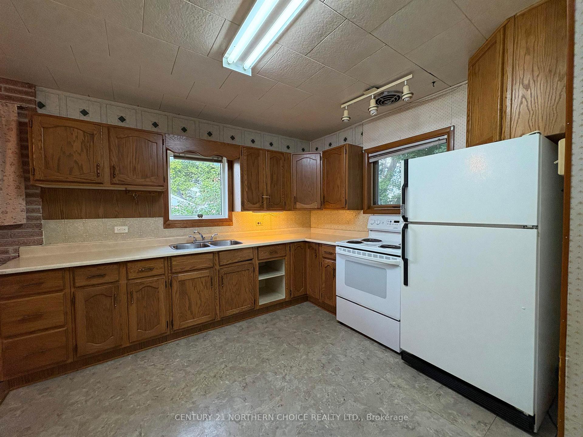 Photo 11 of 431 Fourth Street W, Fort Frances — HOMEH