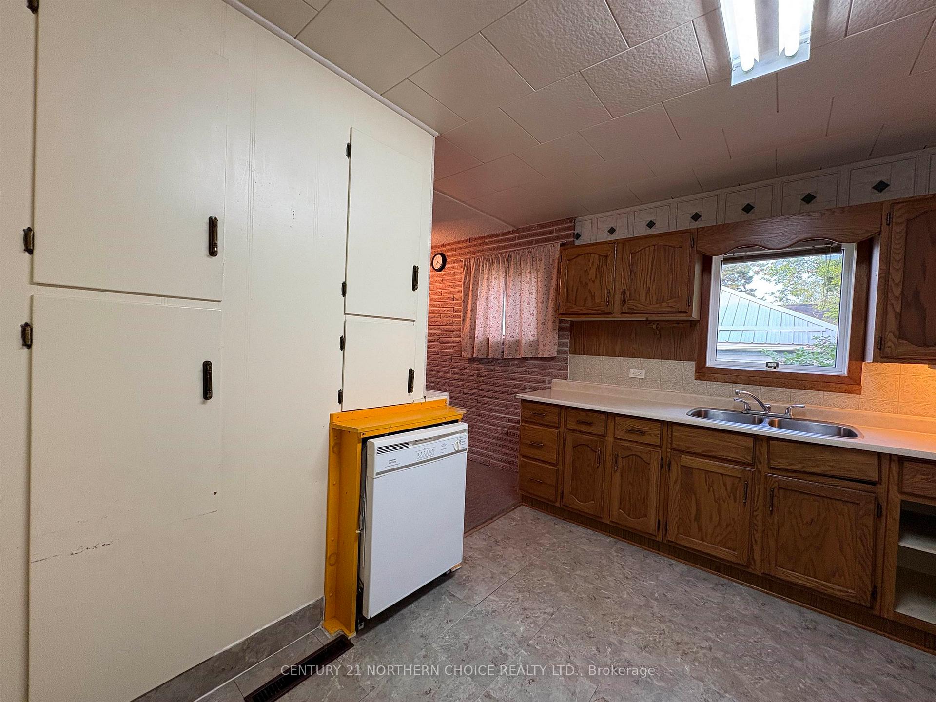 Photo 12 of 431 Fourth Street W, Fort Frances — HOMEH